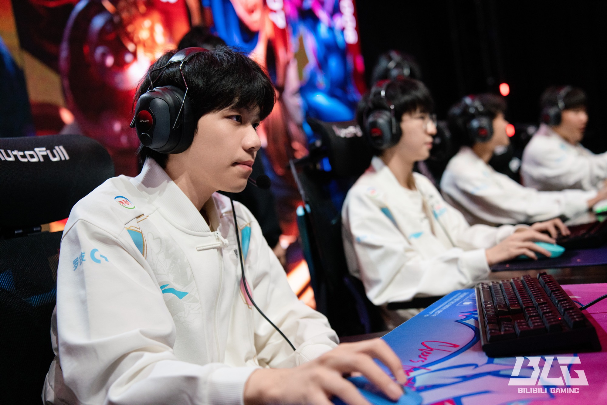 C9横扫WBG,Elk极限生还后反打顶尖较量四强赛,让粉丝疯狂欢呼 C9横扫WBG,Elk极限生还后反打顶尖较量四强赛,让粉丝疯狂欢呼