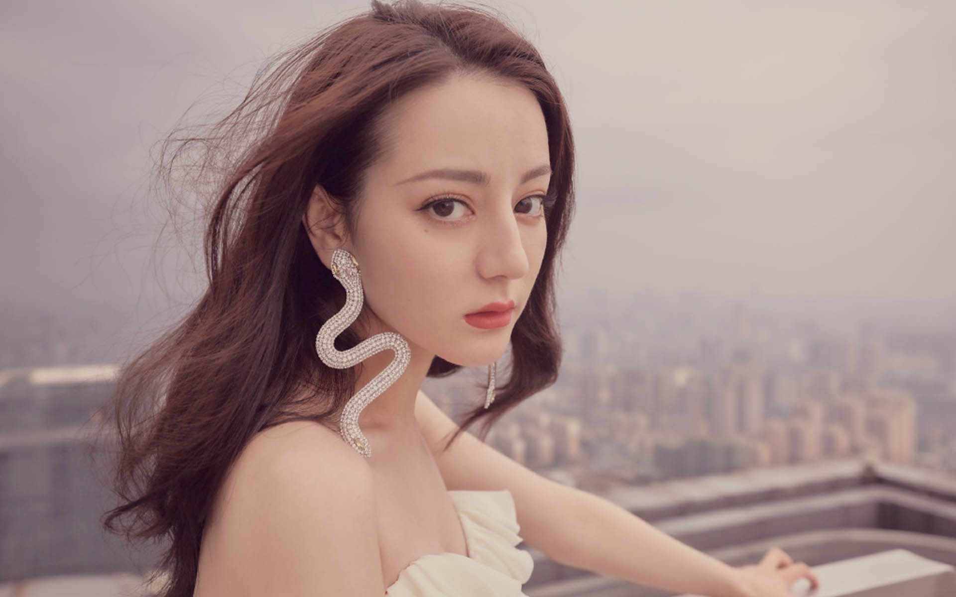 开云体育入口-两座神殿，同一种沉静，从活塞掀翻太阳到约基奇欧冠封神，体育叙事中的非典型胜利